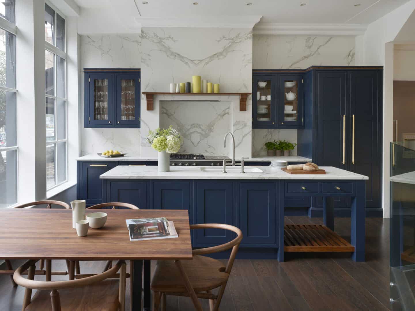 Get your dream kitchen on a budget. Ex Display Navy Blue Stoneham Knole Shaker kitchen from Used Kitchen Exchange.
