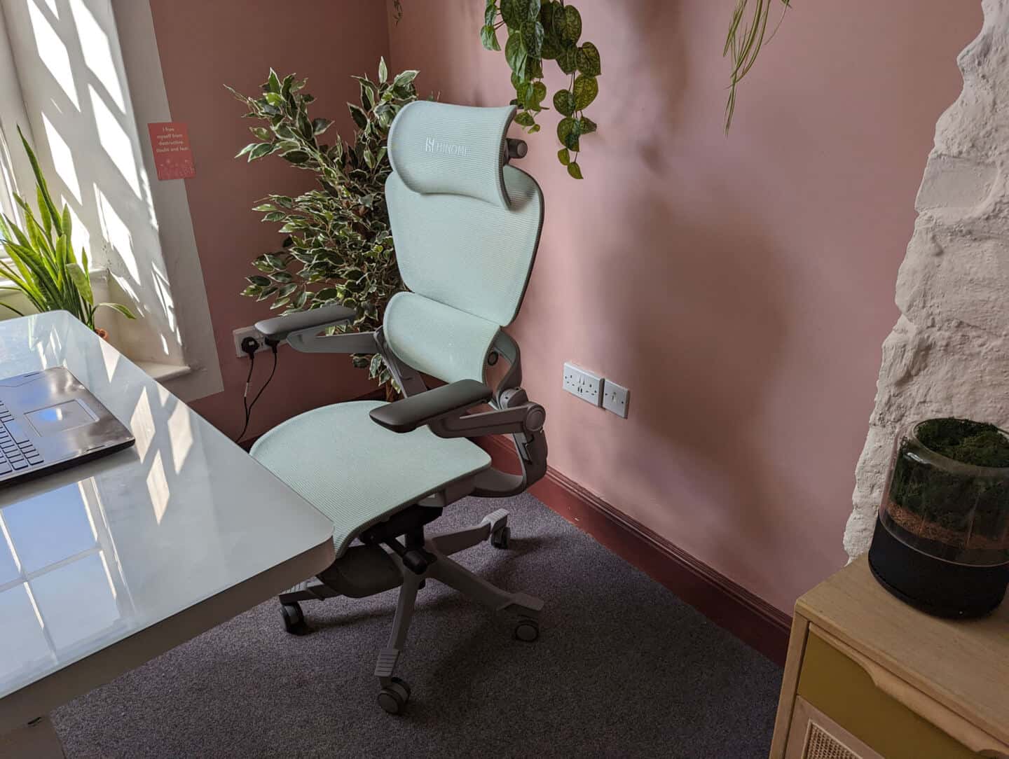 Hinomi ergonomic office chair