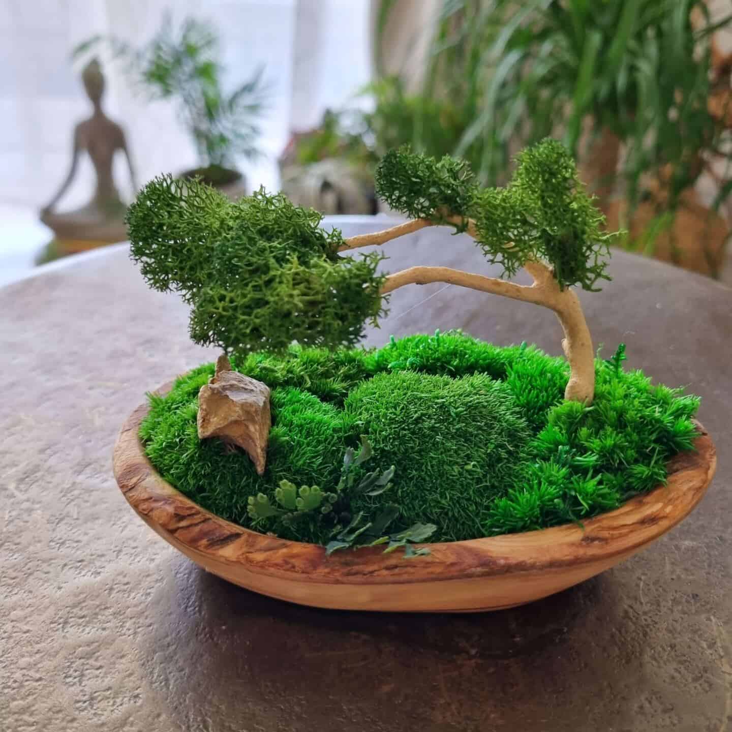 Moss art decor by biophilic artist Ninfa Studio