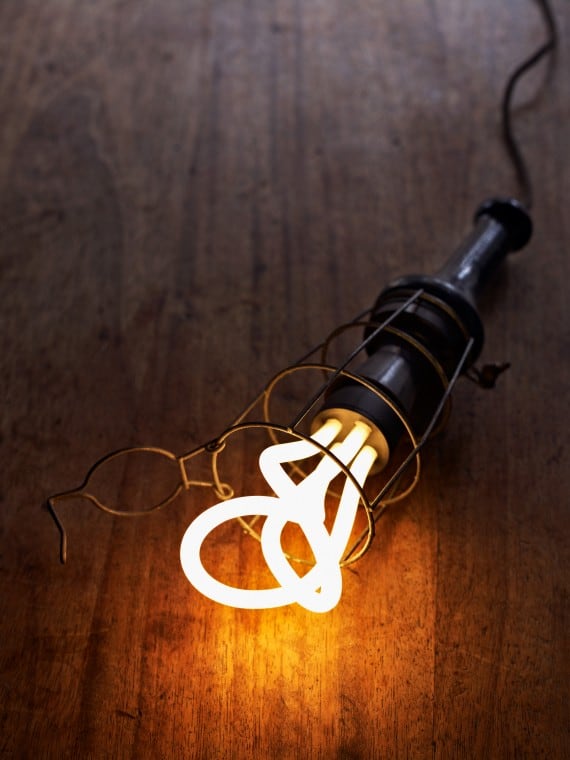Plumen 001 lamp