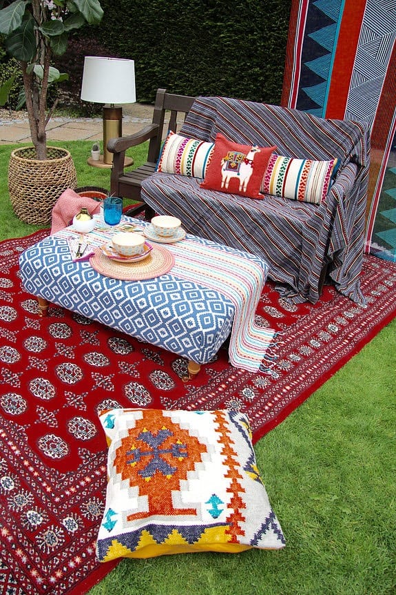 Seasons in Colour Garden Livingroom using throws, rugs and cushions
